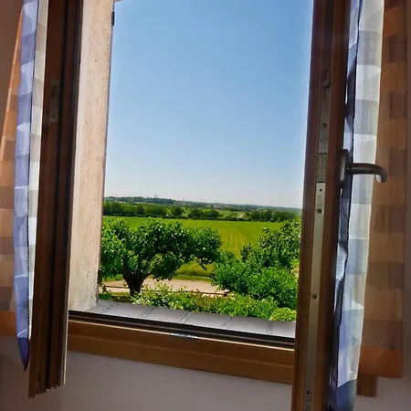 Borgo San Donino Lantställe *